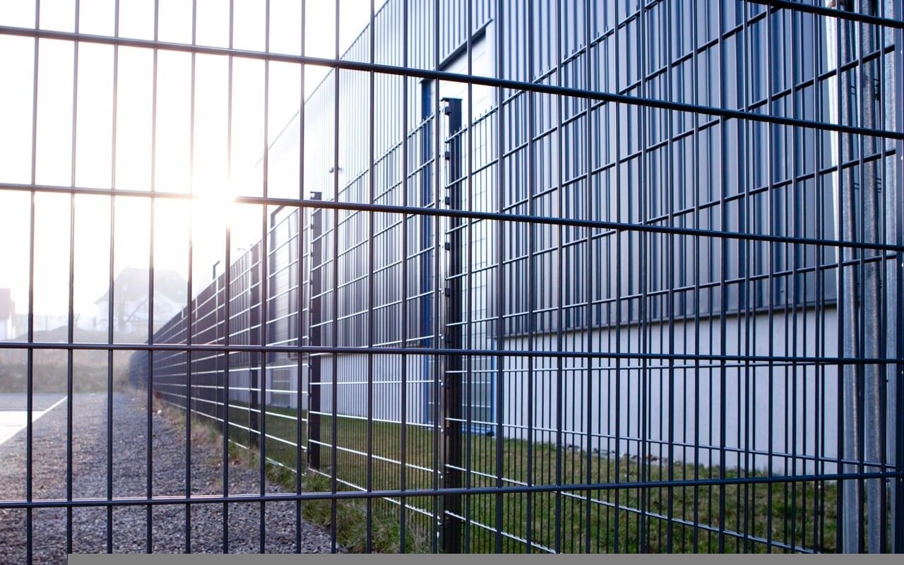 Doppelstabmattenzaun 8/6/8 – Ausführung 5